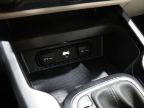 Used 2025 Kia Soul LX w/ LX Technology Package FWD image 27