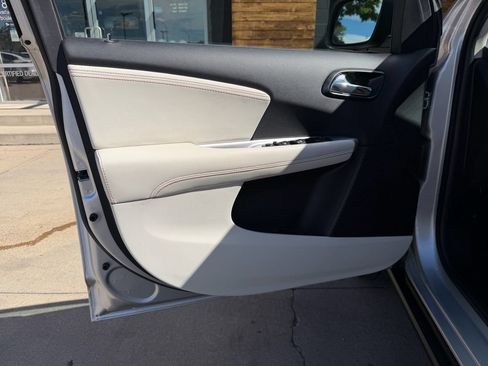 Used 2014 Dodge Journey Limited w/ Flexible Seating Group FWD image 20
