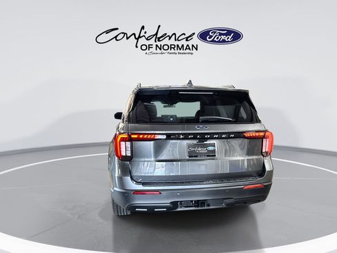 New 2026 Ford Explorer Active RWD image 7