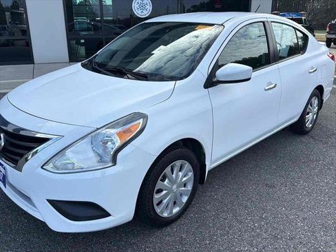 Used 2016 Nissan Versa SV image 1