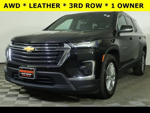 Used 2022 Chevrolet Traverse LT image 1