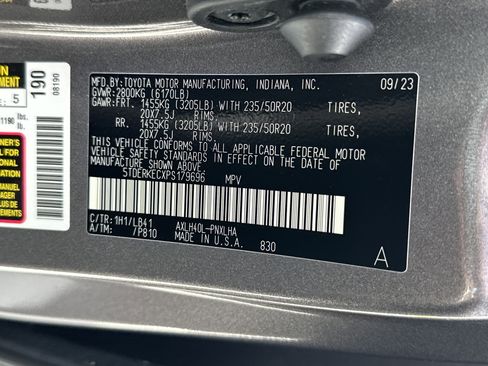 Certified 2023 Toyota Sienna Platinum FWD image 37