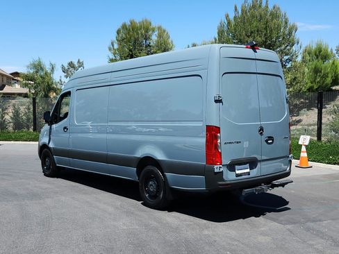 Used 2024 Mercedes-Benz Sprinter 2500 image 14