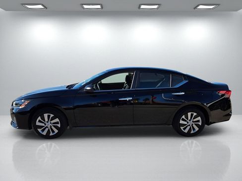 Used 2025 Nissan Altima 2.5 S image 3