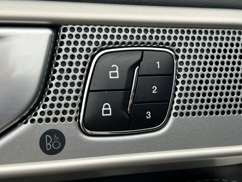 Used 2023 Ford Explorer Limited w/ Equipment Group 301A AWD/4WD image 19
