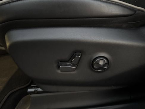 Used 2023 Chrysler Pacifica Limited w/ S Appearance Package image 18