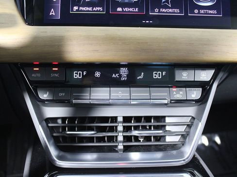 Used 2023 Audi e-tron GT Premium Plus image 26