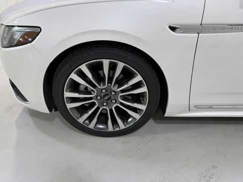 Used 2019 Lincoln Continental Select w/ Continental Climate Package image 9