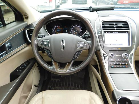 Used 2017 Lincoln MKX Reserve w/ Lincoln MKX Climate Package FWD image 13