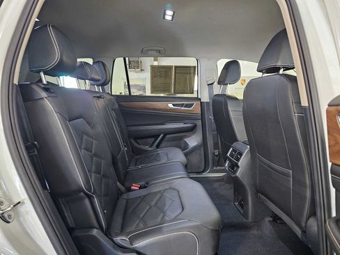 Used 2025 Volkswagen Atlas SE AWD/4WD image 12