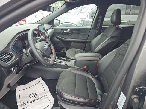 Used 2025 Ford Escape ST-Line w/ Cold Weather Package AWD/4WD image 6