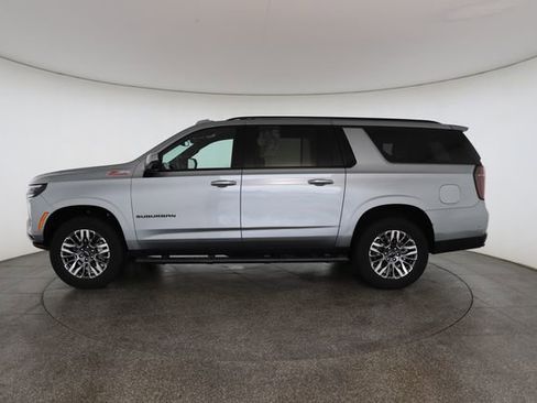 Used 2025 Chevrolet Suburban Z71 image 7