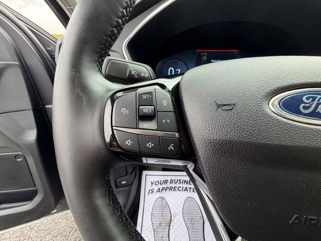 Certified 2025 Ford Escape Platinum AWD/4WD image 40