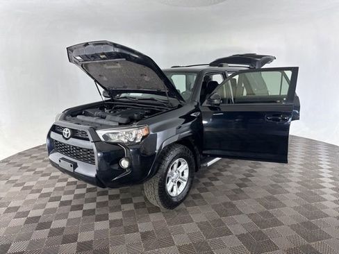 Used 2019 Toyota 4Runner SR5 AWD/4WD image 10