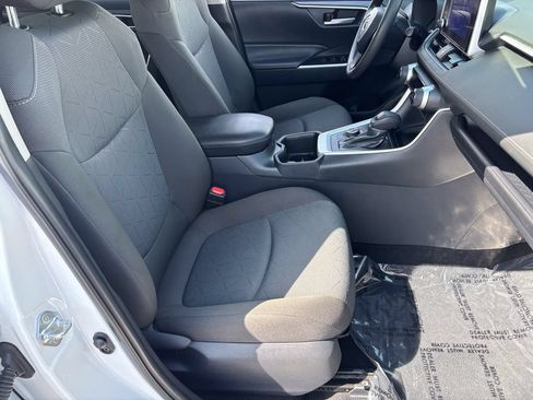 Used 2025 Toyota RAV4 XLE AWD/4WD image 35