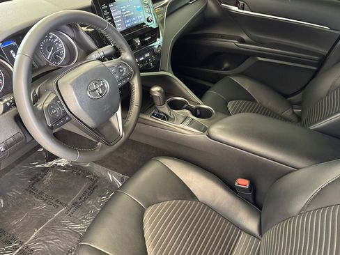 Used 2023 Toyota Camry SE FWD image 11