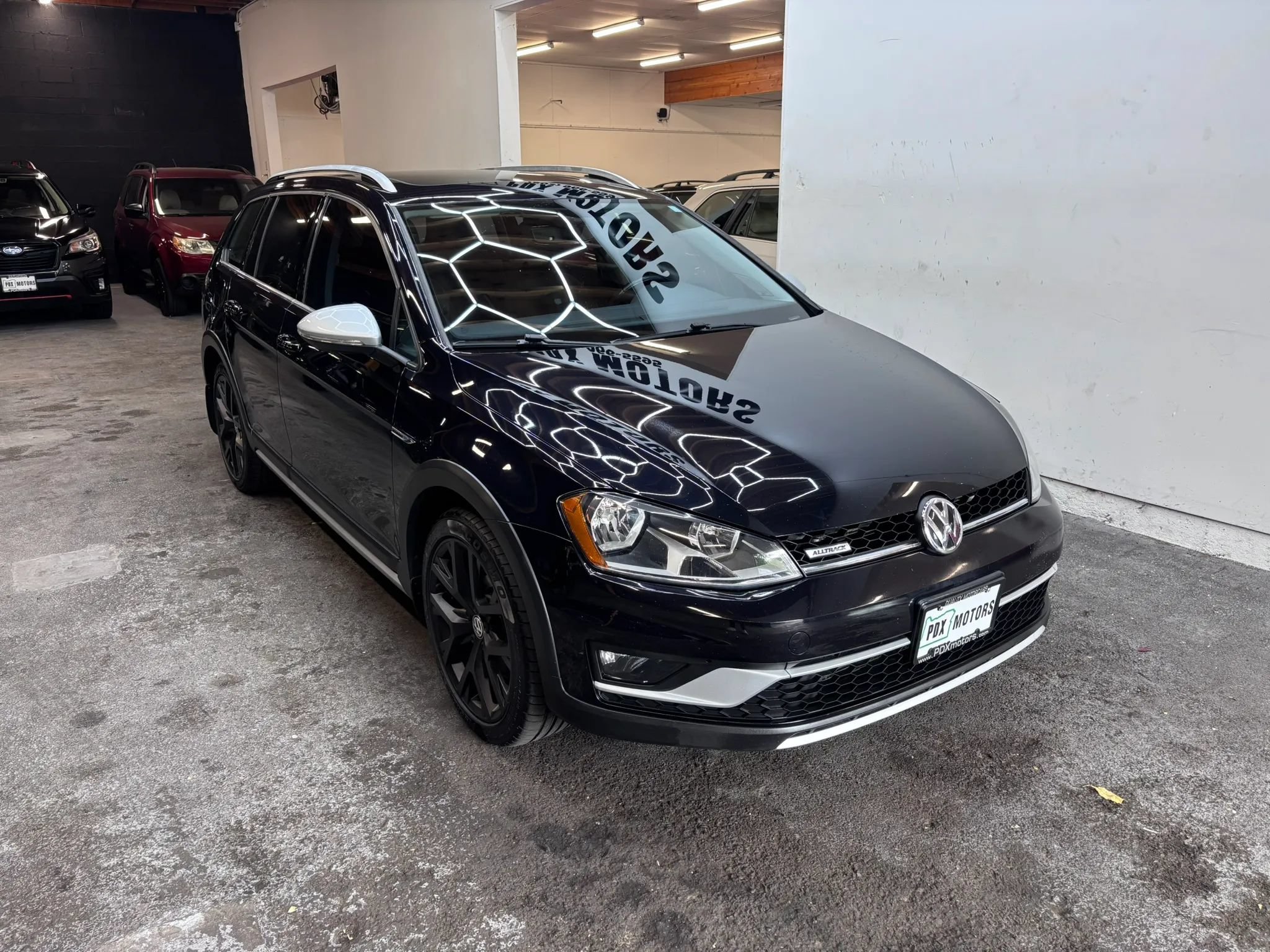 Used 2017 Volkswagen Golf Alltrack SEL AWD/4WD image 2
