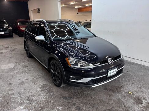 Used 2017 Volkswagen Golf Alltrack SEL AWD/4WD image 2