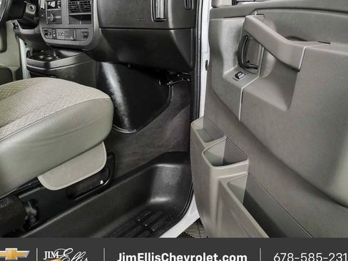 Certified 2025 Chevrolet Express 3500 LT w/ LT Preferred Equipment Group RWD image 19