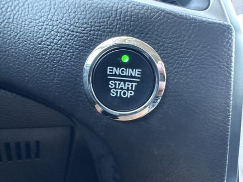 Used 2023 Ford Edge SEL image 9