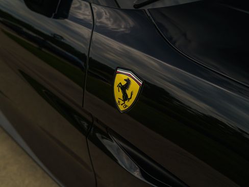 Used 2019 Ferrari Portofino RWD image 19