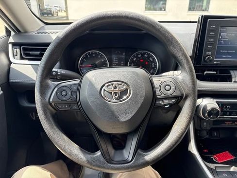 Used 2022 Toyota RAV4 XLE AWD/4WD image 9