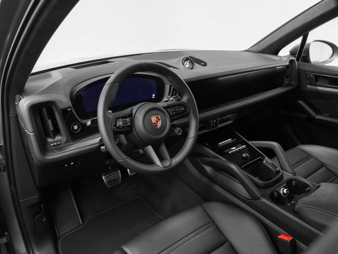 New 2026 Porsche Cayenne GTS image 4