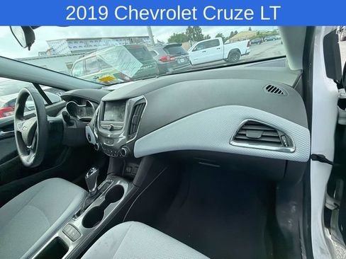 Used 2019 Chevrolet Cruze LT w/ Convenience Package FWD image 16