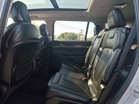 Used 2023 Jeep Grand Cherokee L Limited AWD/4WD image 11