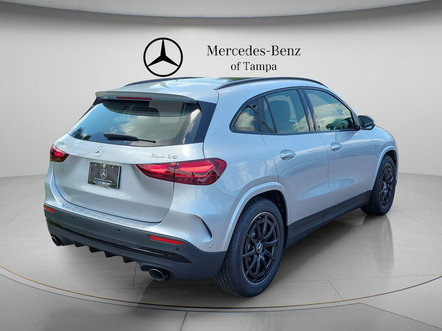 New 2026 Mercedes-Benz GLA 35 AMG 4MATIC image 3