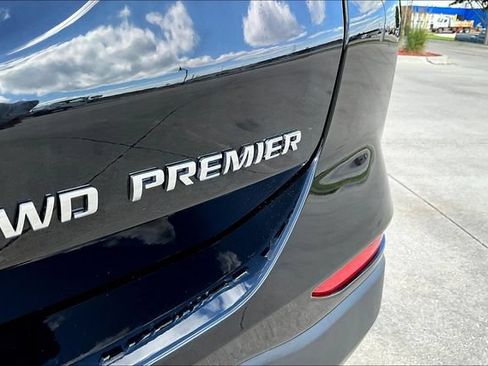Used 2022 Chevrolet Equinox Premier AWD/4WD image 24