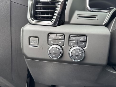 Used 2024 GMC Sierra 1500 AT4 w/ AT4 Premium Package image 25