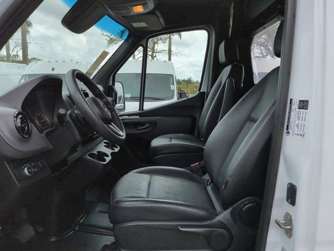 Used 2023 Mercedes-Benz Sprinter 144 Cargo image 17
