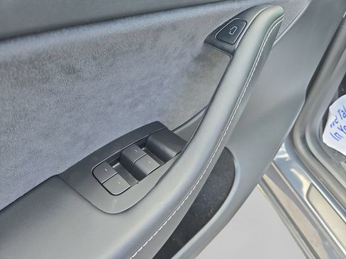 Used 2022 Tesla Model Y Long Range AWD/4WD image 17