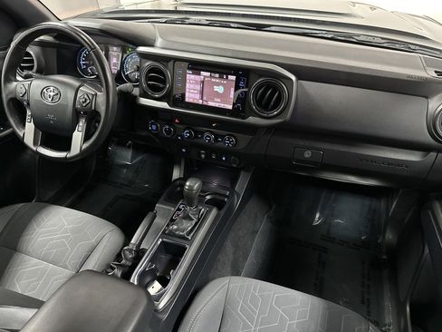 Used 2019 Toyota Tacoma TRD Sport image 12