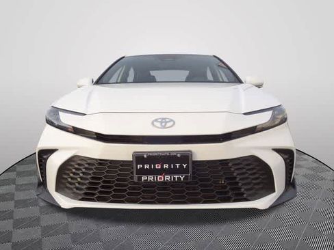 Used 2025 Toyota Camry SE FWD image 5