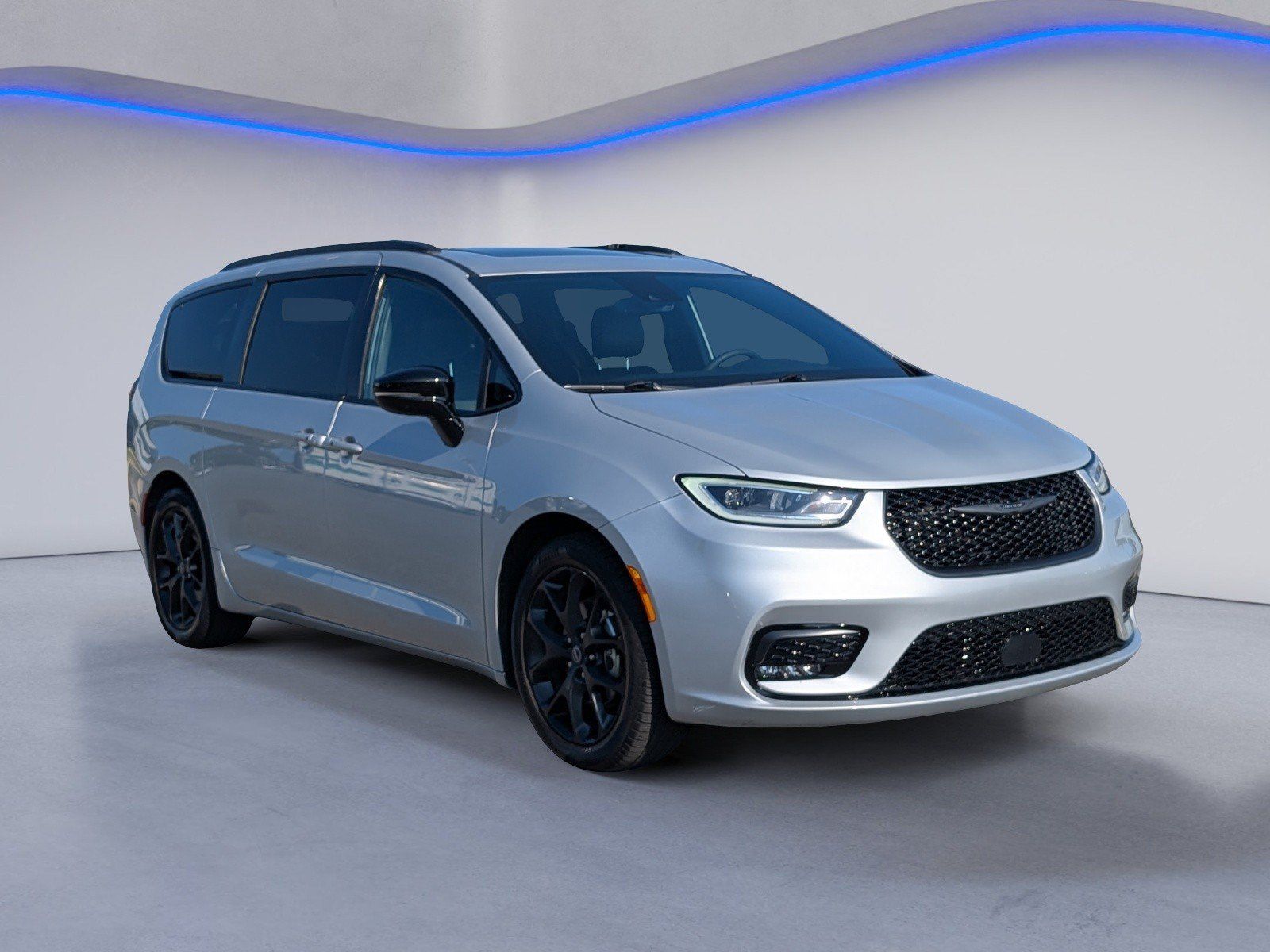 Used 2026 Chrysler Pacifica Limited w/ S Appearance Package FWD image 5