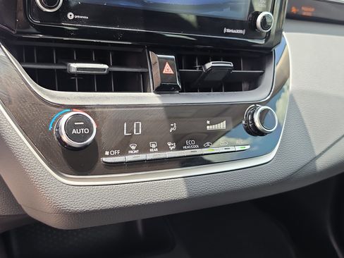 Used 2022 Toyota Corolla LE FWD image 24