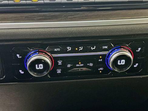 Used 2025 GMC Sierra 1500 SLT AWD/4WD image 18