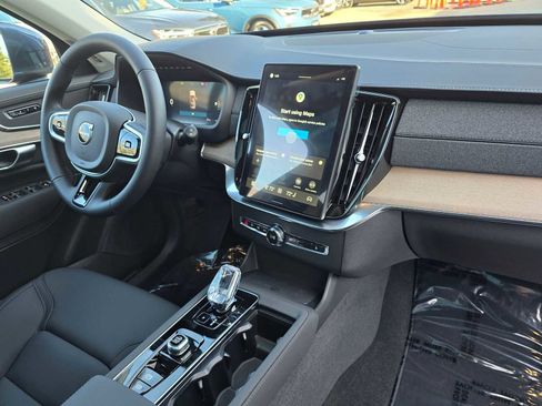 New 2026 Volvo XC90 B5 Core image 10