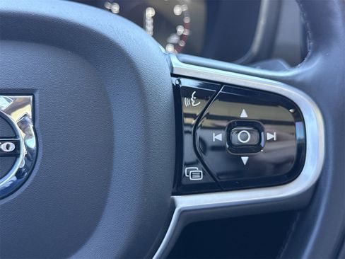 Used 2020 Volvo S60 T6 Momentum image 16