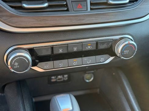 Used 2025 Nissan Altima 2.5 SV image 21