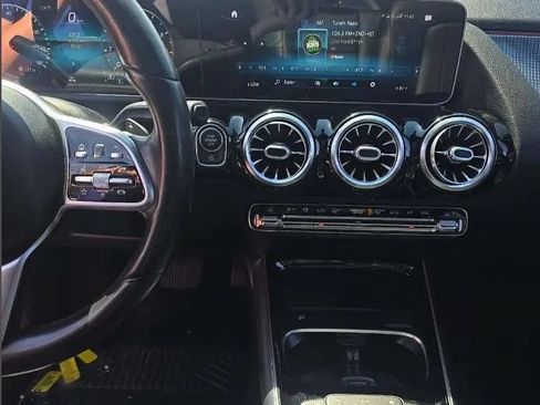Used 2021 Mercedes-Benz GLA 250 4MATIC w/ Premium Package image 50