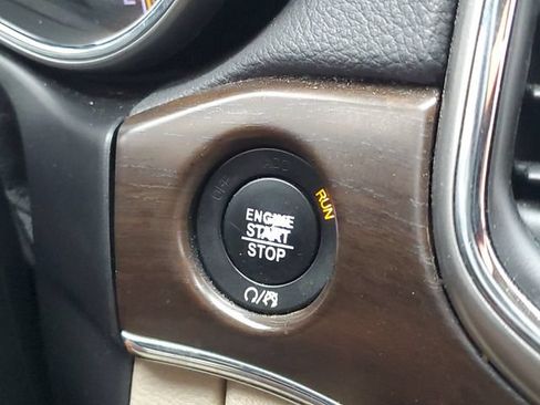 Used 2018 Jeep Grand Cherokee Limited AWD/4WD image 25