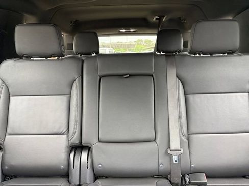 Used 2025 Chevrolet Suburban Z71 AWD/4WD image 12