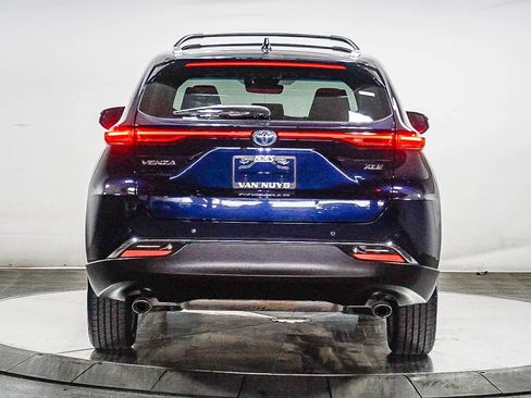 Used 2023 Toyota Venza XLE AWD/4WD image 10
