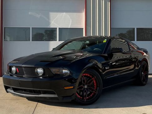 Used 2011 Ford Mustang GT Premium w/ Comfort Pkg RWD image 3