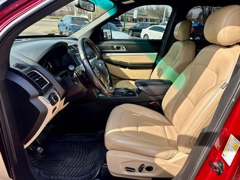 Used 2017 Ford Explorer XLT w/ Equipment Group 202A image 12
