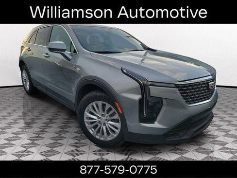 Used 2024 Cadillac XT4 Luxury w/ Cold Weather Package FWD image 1