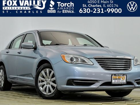 Used 2013 Chrysler 200 Touring FWD image 1
